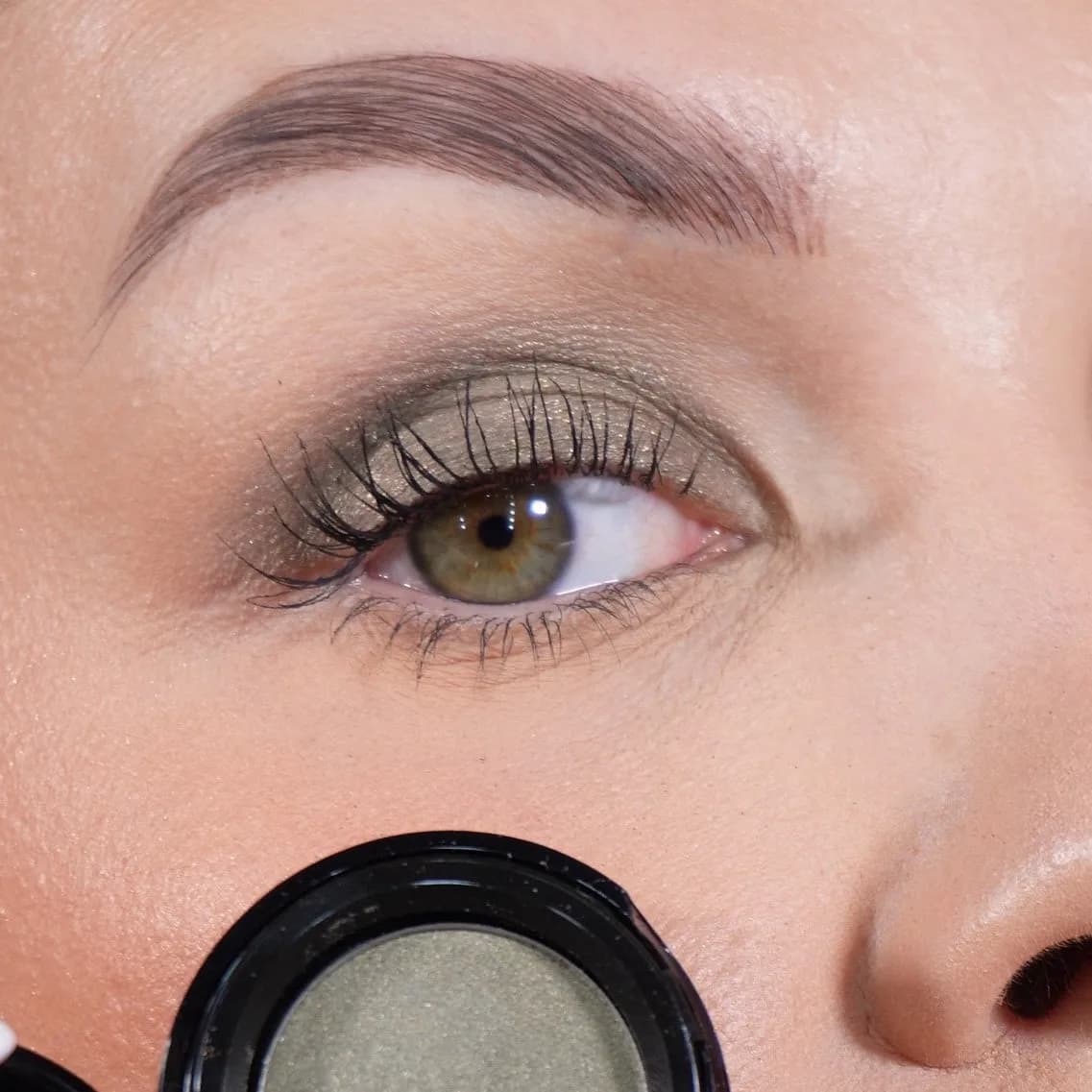 Eyeshadow view 4