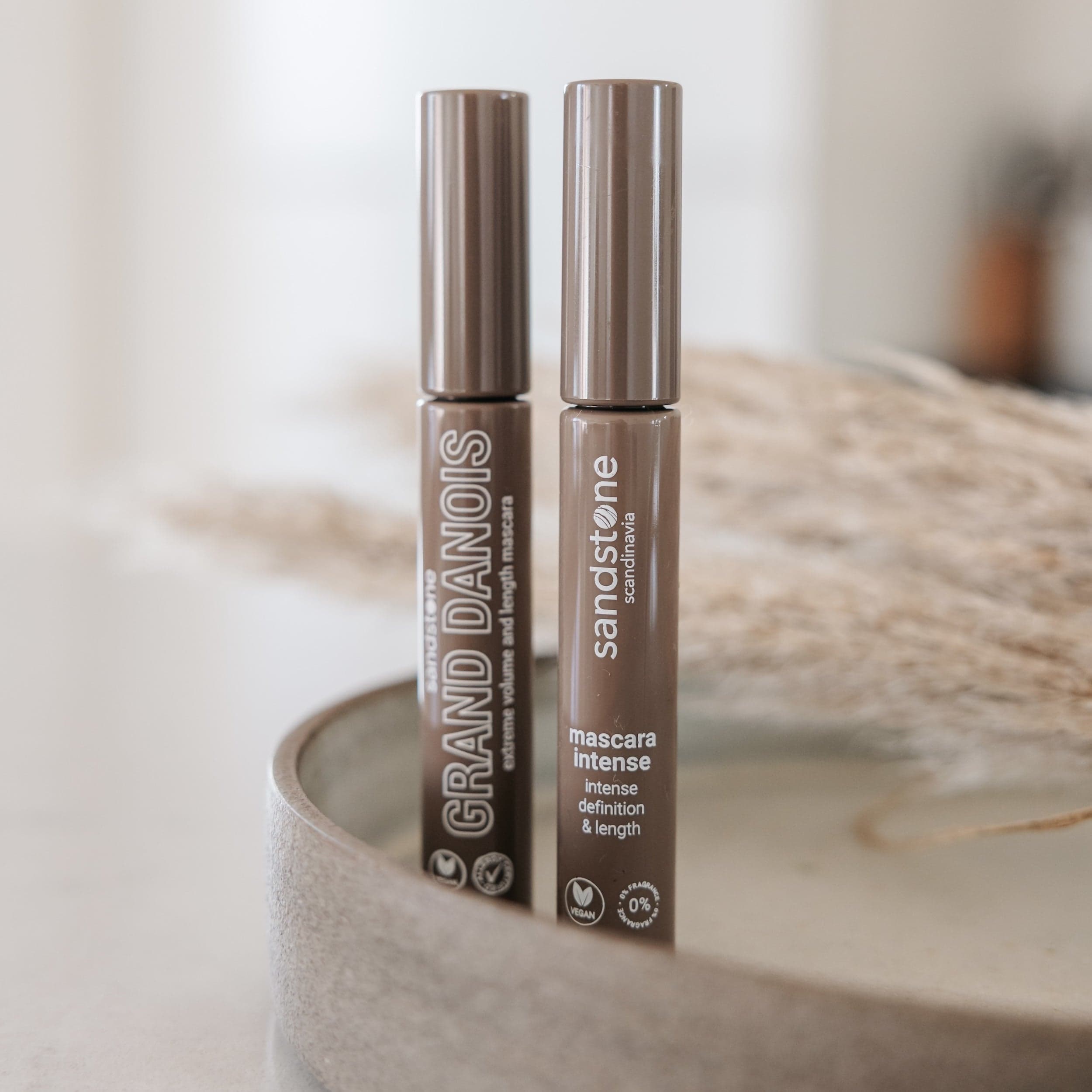 Mascara Intense Brown vista 3