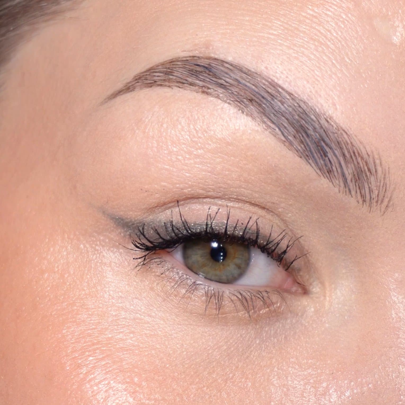 Waterproof Metallic Eyeliner view 3